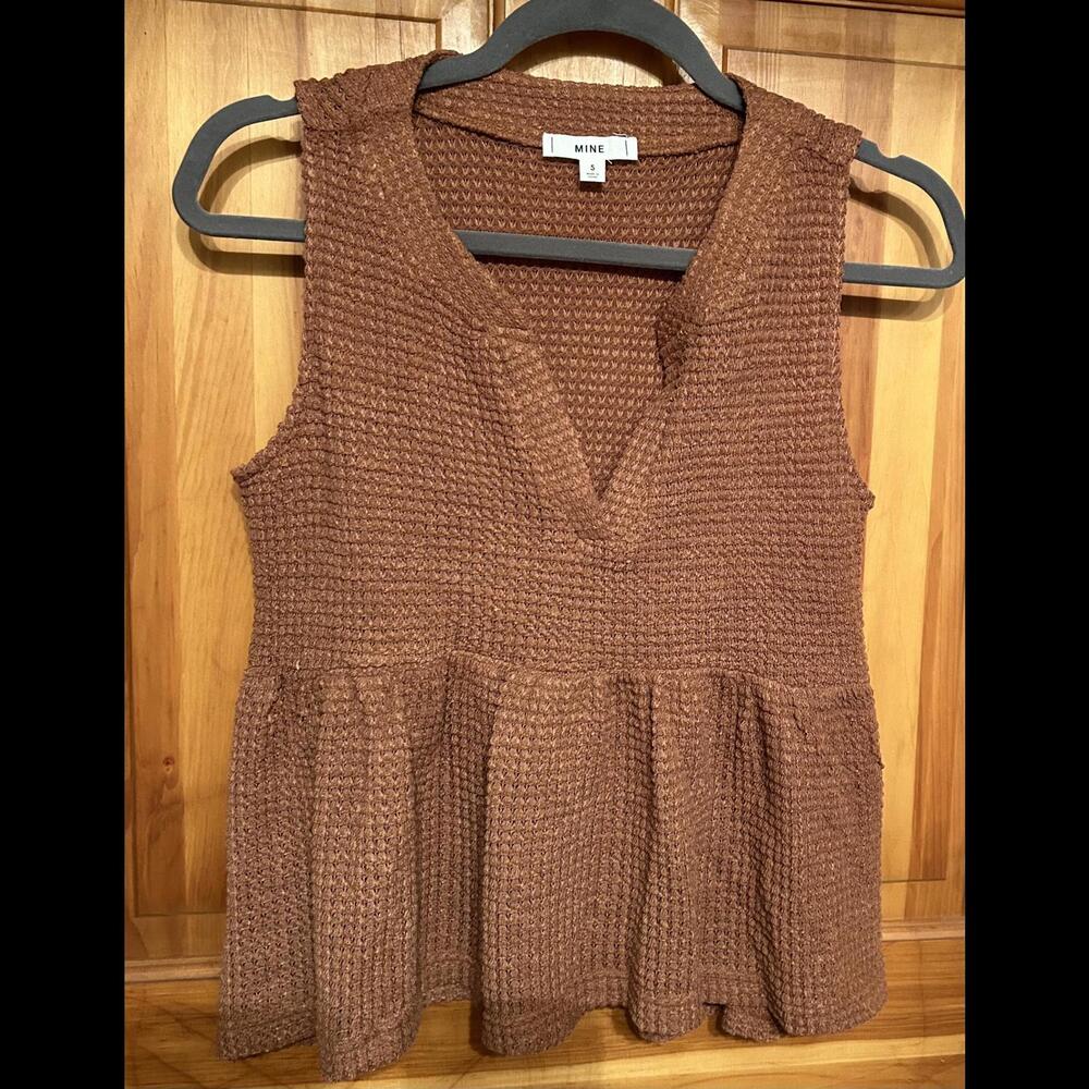 T20NWT Nordstrom Rust Sleeveless Blouse S V-Neck Peplum Top - Stylish Brown Tank